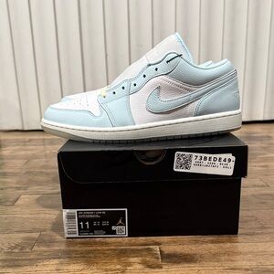 Jordan Low SE - Sky Blue and White